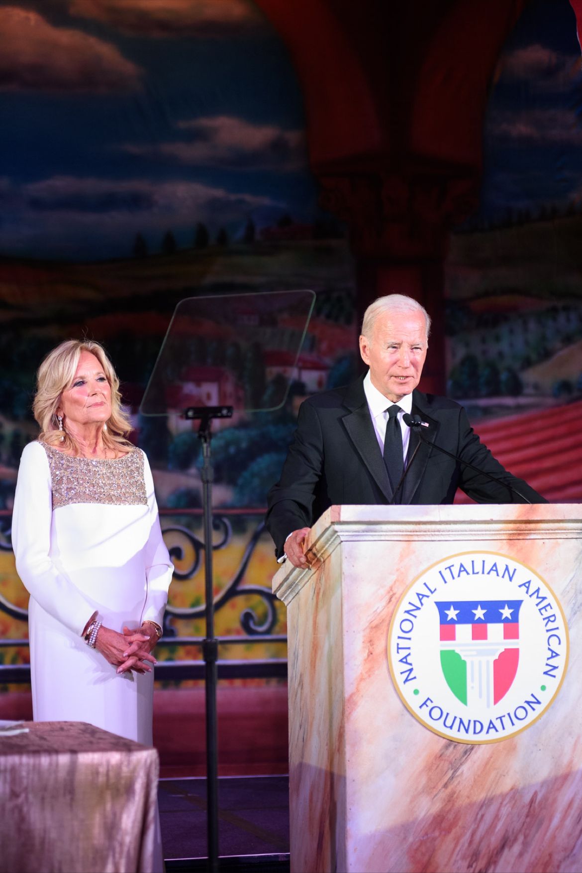 president biden and first lady at niaf gala 2023