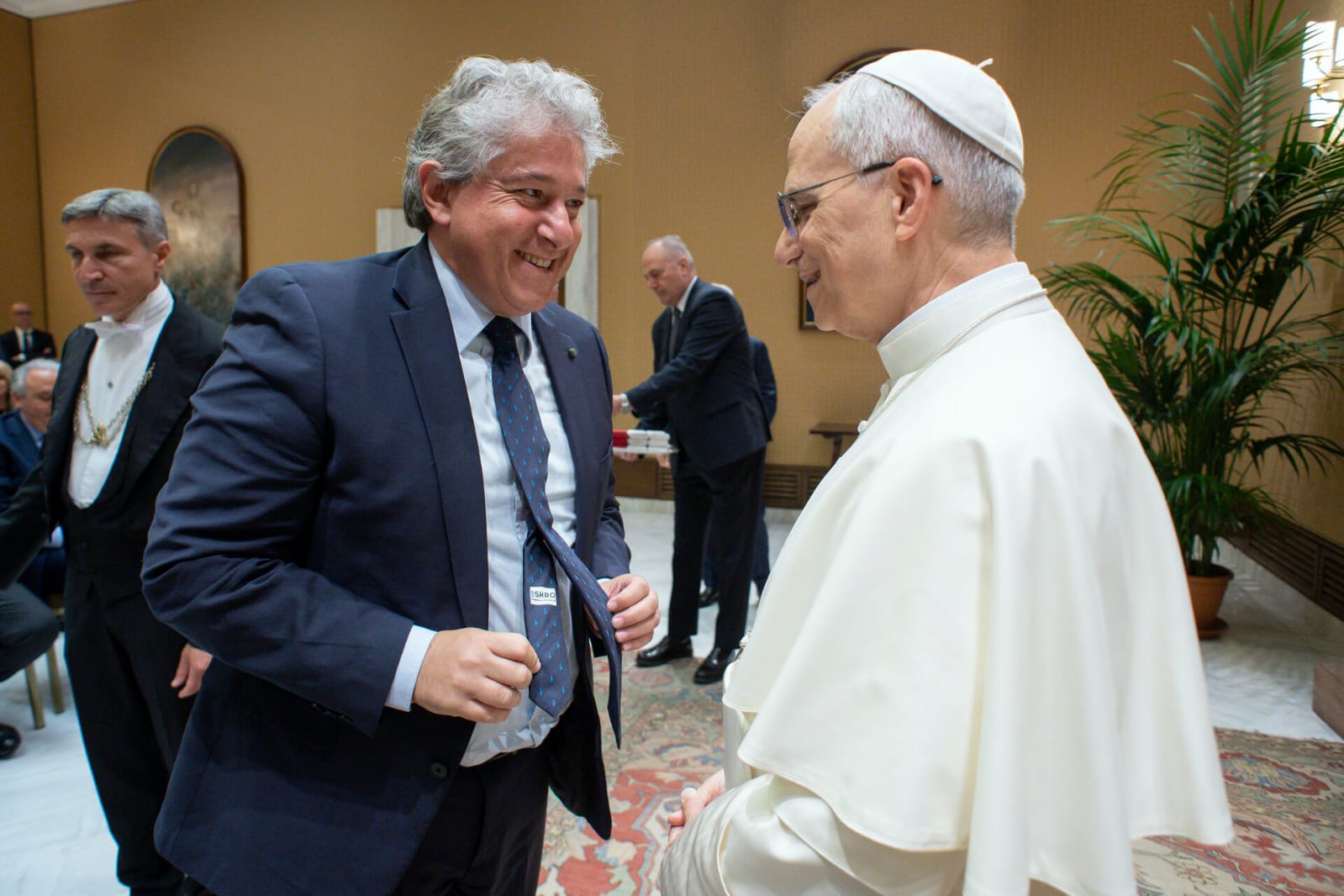Professor Antonio Giordano Shows SHRO’s Cancer Research Project to Pope Leo XIV